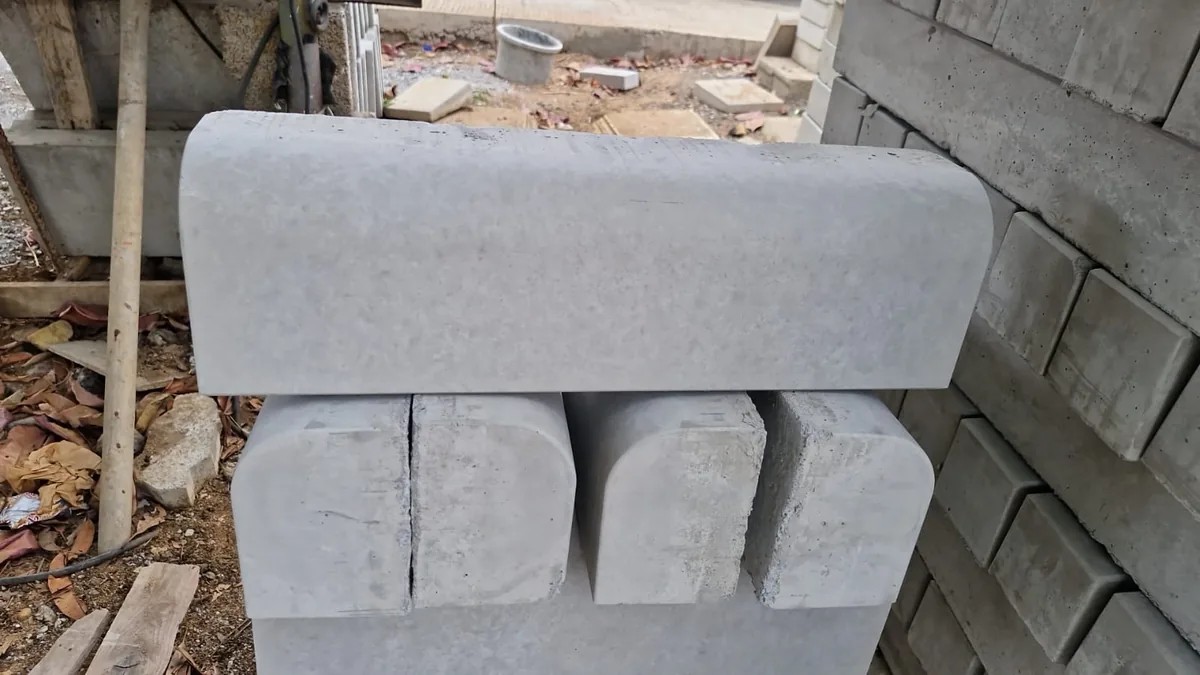 Kerb Model 2 (Round Top)